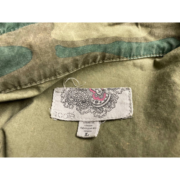 UO Ecote L Camo Studded Embroidered Zip Snap Vest - Picture 3 of 3